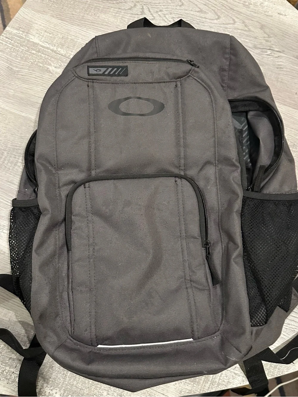 Oakley Enduro 22L Backpack Gray Black Laptop School Travel Bag